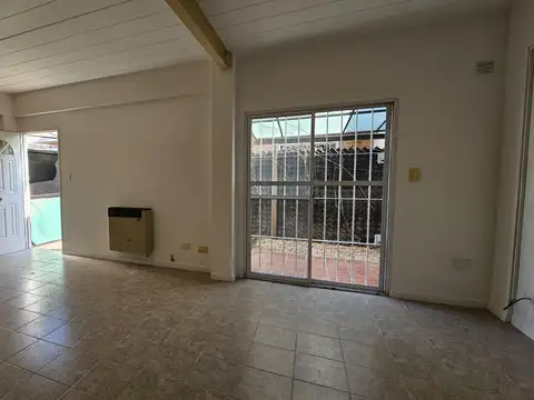Casa en Alquiler con 1 cochera