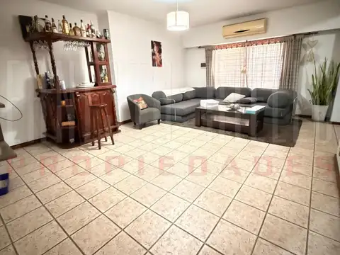 VENTA PRECIOSA CASA DE 4 AMBIENTES. QUILMES OESTE.