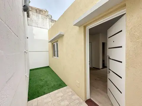 Depto Tipo Casa en Venta en Valentín Alsina, USD 61.000