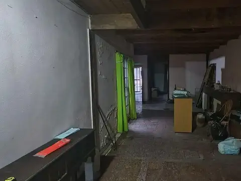 Casa/Lote en Villa Lynch a mts. de Gral. Paz Ideal para Galpón, deposito, Logística