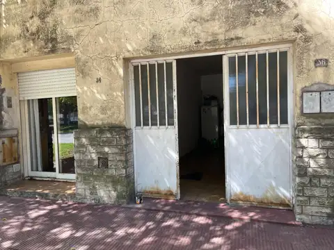 Oportunidad de casa + departamento  en Azul