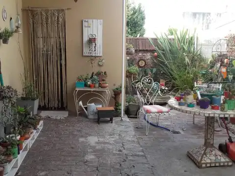 Casa 5 ambientes con 2 baños