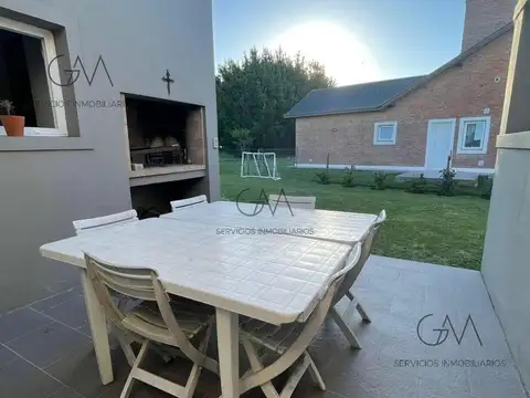 Casa 4 ambientes con 3 baños