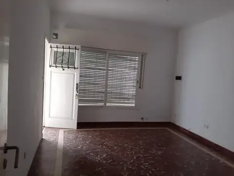 EXCELENTE DEPOSITO TECHO HORMIGON CON OFICINAS AL FRENTE