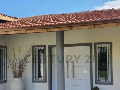 Casa 4 ambientes con 2 baños