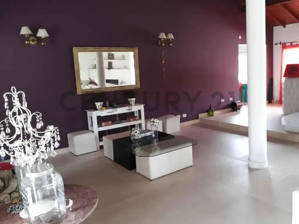 Casa - 275  m² Cubierta | 3 dormitorios | 2001 años | 2 baños | 4 ambientes | 2.131  m² Terreno