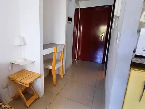 EXCELENTE MONOAMBIENTE CON BALCON CORRIDO