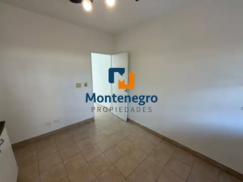 Casa en Alquiler con 2 cocheras