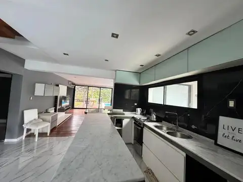 Casa 6 ambientes con 3 baños