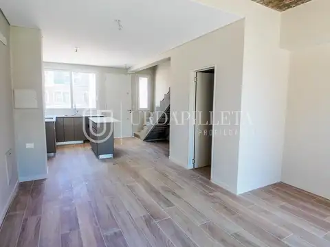 Townhouse en venta 3 ambientes con jardin privado en Aldeana Pilar