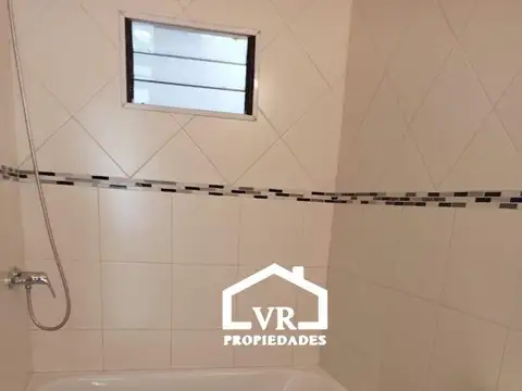 Casa 4 ambientes con 1 baño