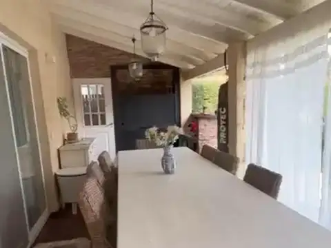 Casa 5 ambientes con 2 baños