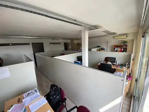 Oficina en Alquiler con 1 cochera