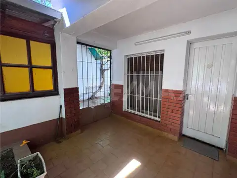 VENTA CASA 2 DORMITORIOS C/2 DPTOS EN PB  NEUQUEN