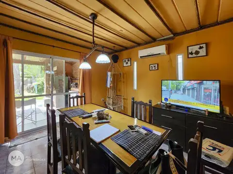 Casa en Venta con 2 cocheras