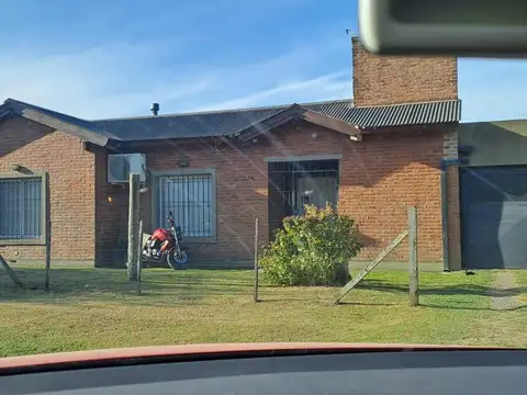 Casa en Calle 128 entre 23 y 25 con Pileta y Garaje