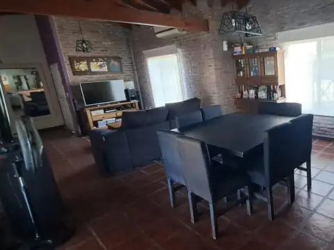 Casa en Venta con 4 cocheras