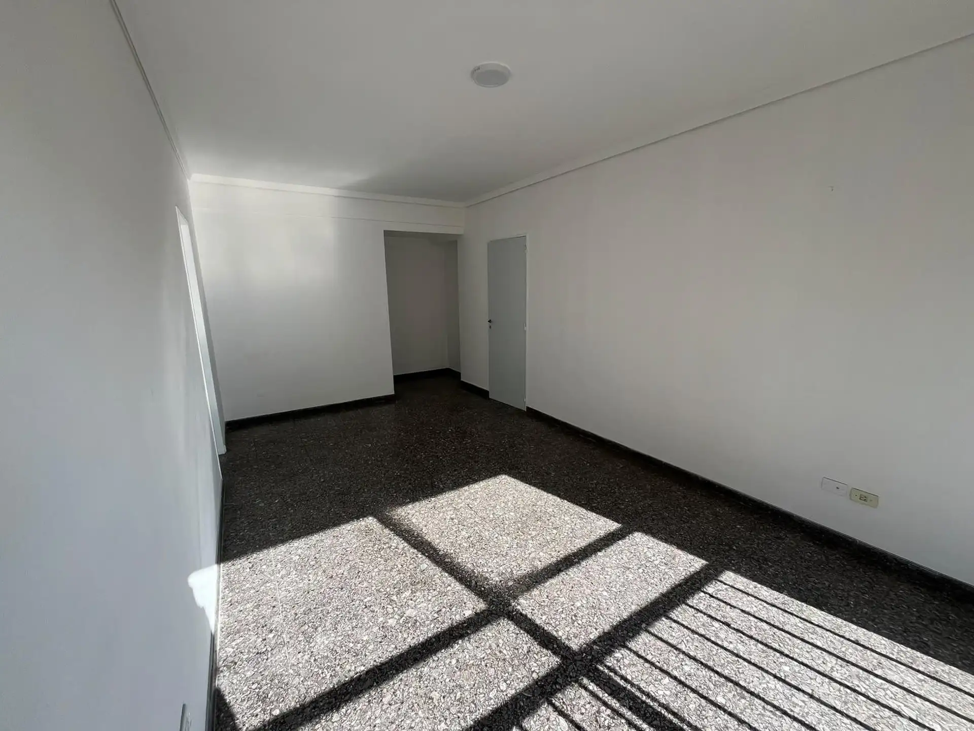 Venta de departamento - 2 ambientes - A la calle - Macrocetro - 25 de Mayo 3200