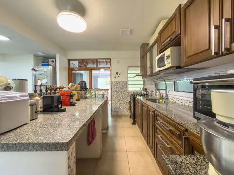 CASA VENTA CHACRA LA PLATA OLMOS PARQUE PILETA