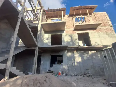 VENTA DE LOCAL COMERCIAL A ESTRENAR GODOY CRUZ