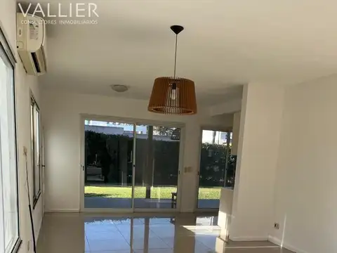 Casa en Alquiler con 1 cochera