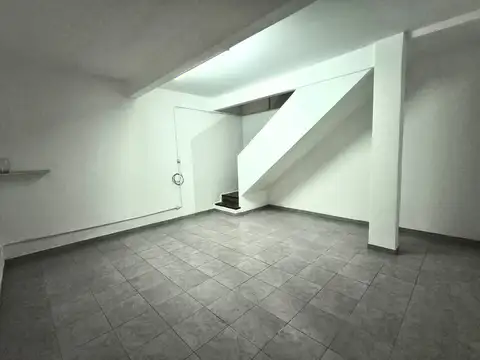 Local con Vivienda y zotano 