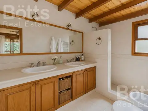 Casa 5 ambientes con 3 baños