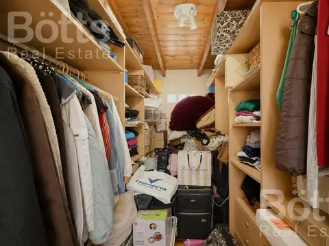 Casa en Venta con 3 cocheras