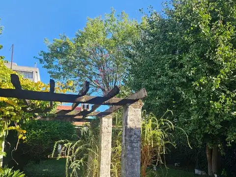 Casa en Venta con 6 cocheras