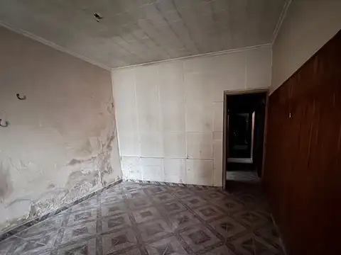 Casa 7 ambientes con 2 baños