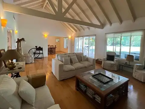 Casa 5 ambientes con 5 baños