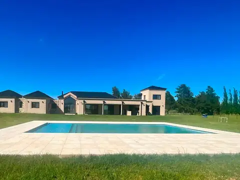 Venta Casa"De Categ."5 amb-Pileta-Chacras de Abbot