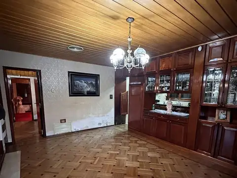 Casa 5 ambientes con 2 baños