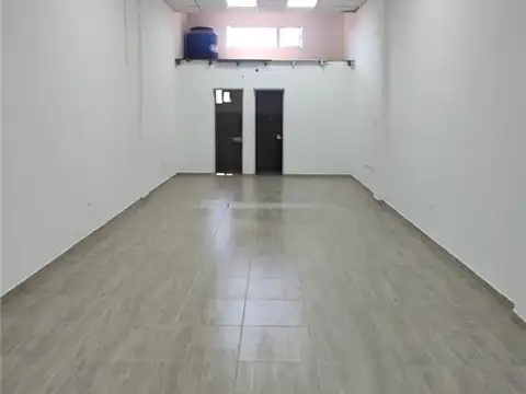 Local comercial en alquiler - Excelente ubicacion sobre avenida principal