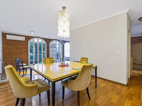 Casa 5 ambientes con 3 baños