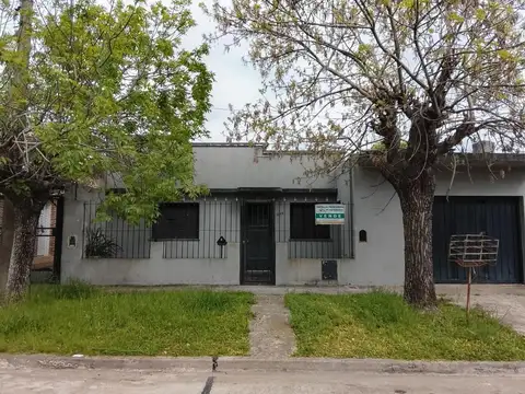 Casa céntrica en Venta Colon al 1000