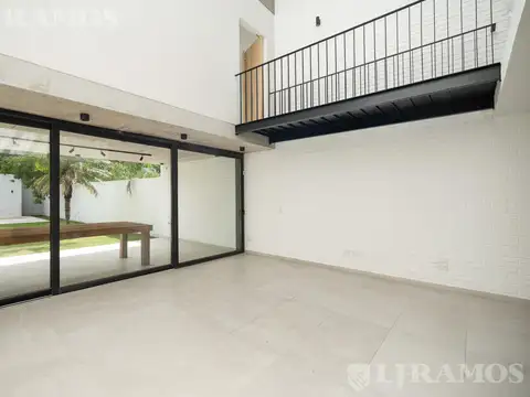 Casa 4 ambientes con 4 baños