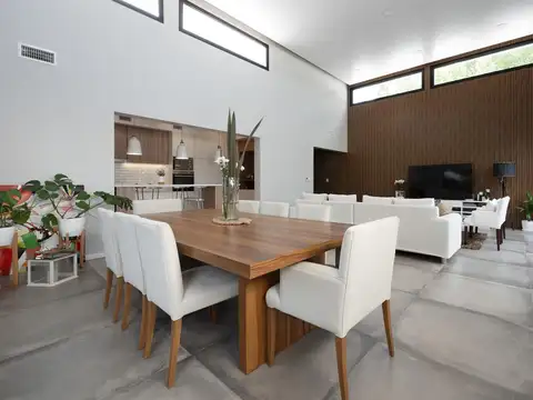 Casa 6 ambientes con 4 baños