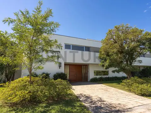 Casa 7 ambientes con 6 baños