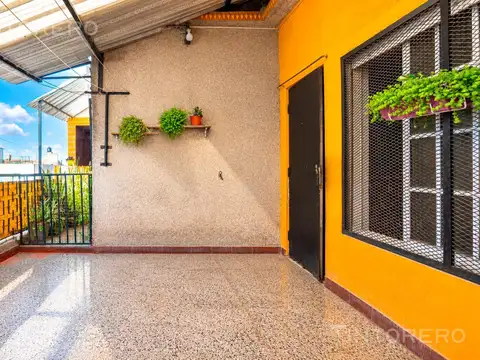 PH 3 ambientes en venta en segundo piso por escalera, con balcón en Lomas del Mirador