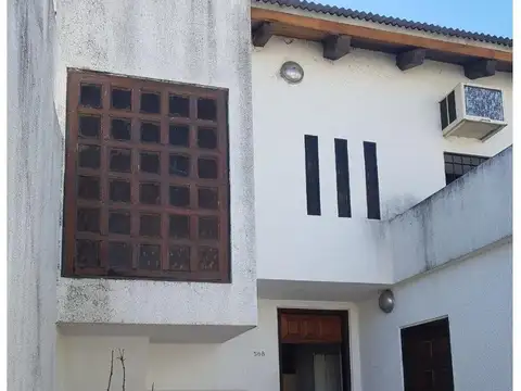 Zona tribunales - 2 plantas - 3 dormitorios ideal estudio 