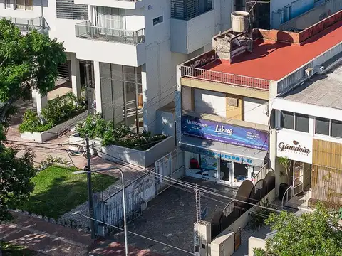 Local en venta abrrio alberdi amplio con vivienda arriba 2 dormitorios parrilla alto transito