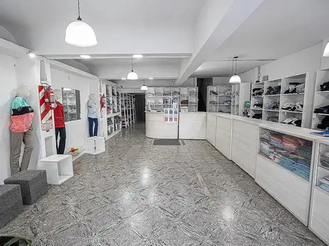 Local en venta barrio alberdi amplio con vivienda arriba 2 dormitorios parrilla alto transito