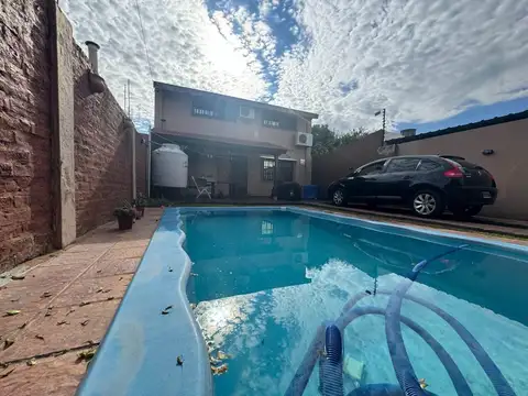 VENTA CASA 3 AMB CASTELAR PISCINA APTO CREDITO