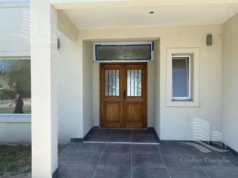Casa 5 ambientes con 6 baños