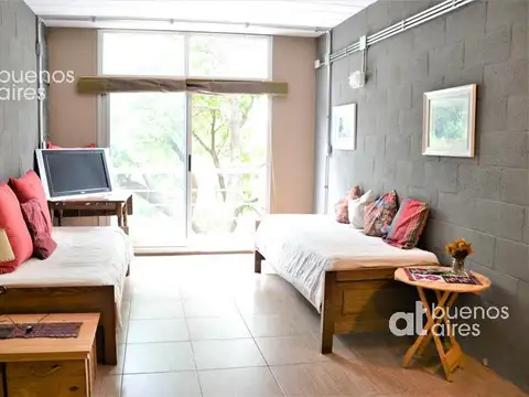 Monoambiente con balcón en alquiler temporario Parque Patricios