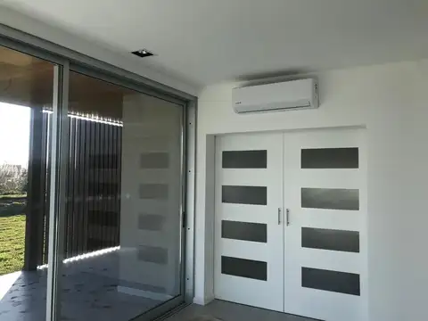 Casa en Alquiler con 1 cochera