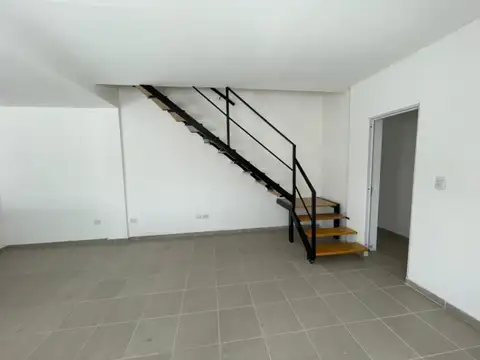 Depto Tipo Casa en Alquiler de 3 ambientes
