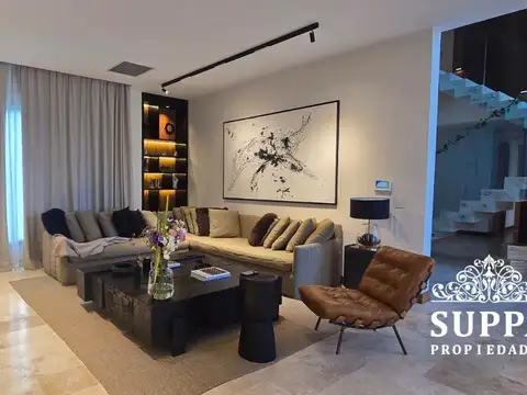 Casa 6 ambientes con 5 baños