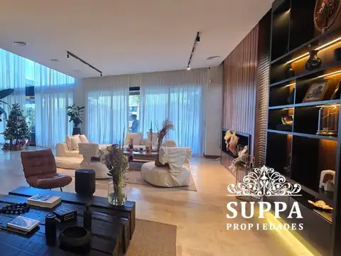 Casa en Venta en Albanueva, USD 2.600.000